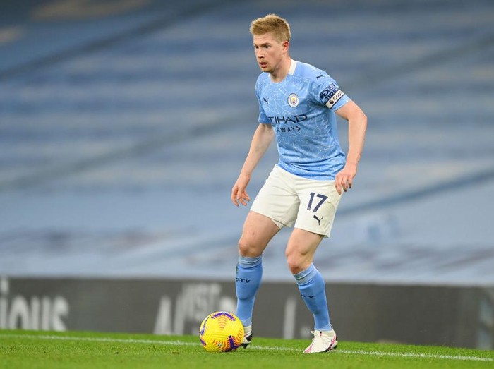 MANCHESTER, ENGLAND - DECEMBER 15: Kevin De Bruyne of Manchester City reacts during the Premier League match between Manchester City and West Bromwich Albion at Etihad Stadium on December 15, 2020 in Manchester, England. The match will be played without fans, behind closed doors as a Covid-19 precaution.  (Photo by Clive Brunskill/Getty Images)