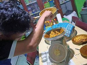 Niat Abis! Netizen Timbang Mie Supaya Bisa Dibagi Sama Rata