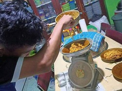 Niat Abis! Netizen Timbang Mie Supaya Bisa Dibagi Sama Rata