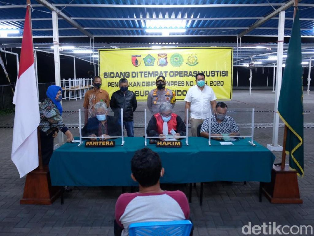 Sidoarjo Gelar Operasi Yustisi Agar Tak Jadi Zona Merah COVID-19 Lagi Sidoarjo Gelar Operasi Yustisi Agar Tak Jadi Zona Merah COVID-19 Lagi