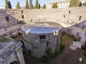 Penampakan Makam Melingkar Terbesar Dunia di Italia Penampakan Makam Melingkar Terbesar Dunia di Italia