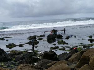 Perahu Terbalik Dihantam Ombak, Nelayan Pacitan Tewas dan Satu Lagi Hilang Perahu Terbalik Dihantam Ombak, Nelayan Pacitan Tewas dan Satu Lagi Hilang