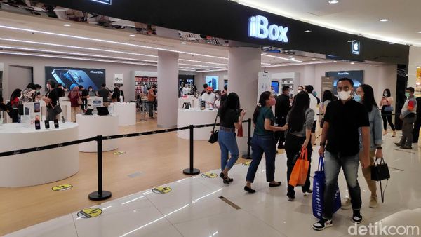 Potret Para Pembeli iPhone 12 di Senayan City