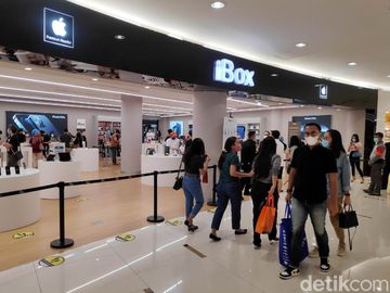 Potret Para Pembeli iPhone 12 di Senayan City Potret Para Pembeli iPhone 12 di Senayan City