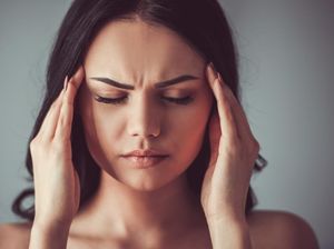 5 Essential Oil untuk Menghilangkan Sakit Kepala Secara Alami 5 Essential Oil untuk Menghilangkan Sakit Kepala Secara Alami