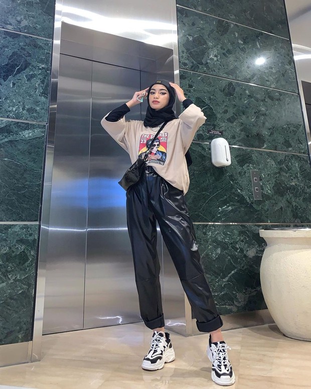5 Gaya OOTD  Influencer Hijab  Percaya Diri dengan Tampil 