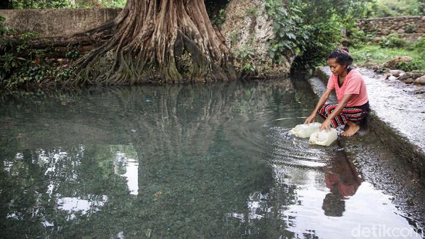 Melihat Lebih Dekat Sumber Air Warga Malaka