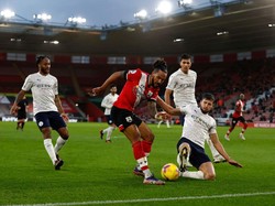 Kukuhnya Lini Belakang Senjata Utama Man City Musim Ini