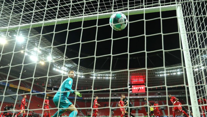 LEVERKUSEN, GERMANY - DECEMBER 19:  Manuel Neuer of FC Bayern Munich watches on at the ball as Patrik Schick of Bayer 04 Leverkusen scores his teams first goal during the Bundesliga match between Bayer 04 Leverkusen and FC Bayern Muenchen at BayArena on December 19, 2020 in Leverkusen, Germany. Sporting stadiums around Germany remain under strict restrictions due to the Coronavirus Pandemic as Government social distancing laws prohibit fans inside venues resulting in games being played behind closed doors. (Photo by Lars Baron/Getty Images)