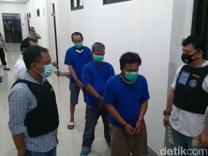 Polisi Dalami Kasus Calo Rapid Test di Stasiun Pasar Senen Polisi Dalami Kasus Calo Rapid Test di Stasiun Pasar Senen
