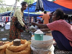 Pasar Alas di Malaka Buka Seminggu Sekali, Menakar Tanpa Timbangan