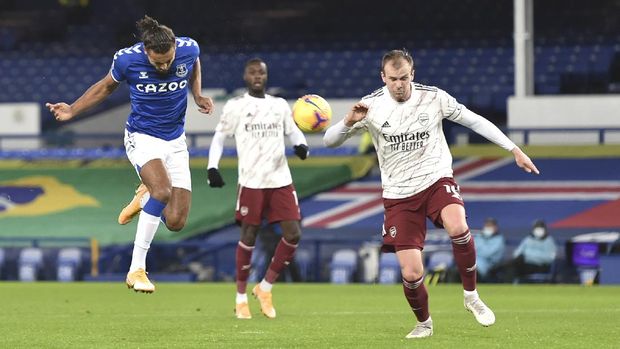 Everton's Dominic Calvert-Lewin, left, heads the ball during the English Premier League soccer match between Everton and Arsenal at Goodison Park in Liverpool, England, Saturday, Dec. 19, 2020. (Peter Powell/Pool via AP)