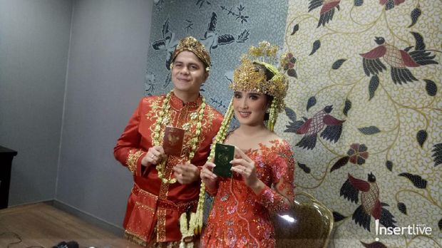 Handika Pratama & Rosiana Dewi