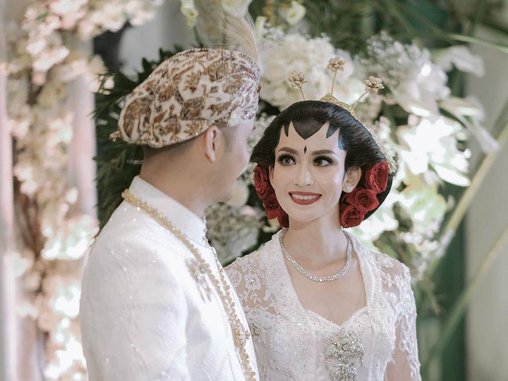 7 Inspirasi Baju Pengantin Adat Jawa dari Pernikahan Artis Indonesia