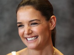 Putus dari Chef, Katie Holmes Jatuh ke Pelukan Pria 10 Tahun Lebih Muda