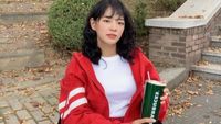 Kim Sejeong Doyan Ngopi dan Ngemil Buah Ceri