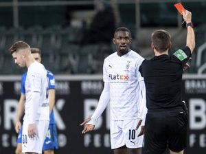Parah! Marcus Thuram Ludahi Pemain Lawan Tepat di Wajah