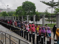 Minggu Pagi, Masyarakat Antre Masuk Velodrome Rawamangun