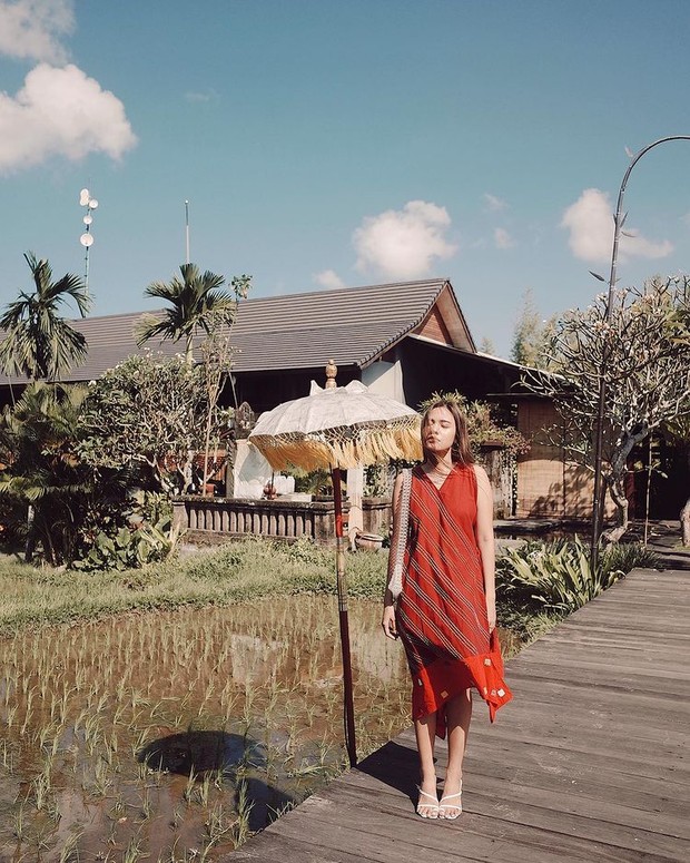 Melody Amadea menikmati angin sepoi-sepoi yang berhembus/instagram.com/melodyamadeas