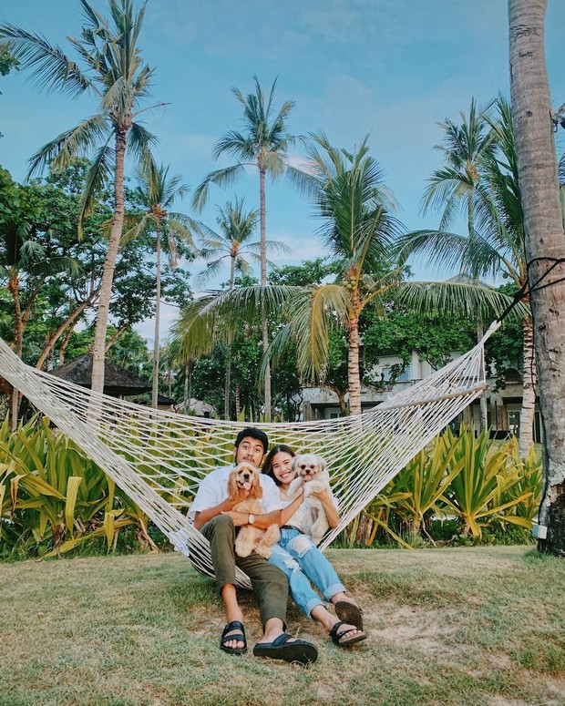 Melody Amadea bermain ayunan bersama sang suami/instagram.com/melodyamadeas