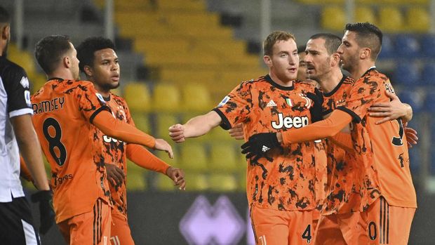 Juventus' Dejan Kulusevski celebrates after scoring his side's first goal of the game during the Italian Serie A soccer match between Parma and Juventus at the Ennio Tardini stadium in Parma, Italy, Saturday, Dec. 19, 2020. (Massimo Paolone/LaPresse via AP)