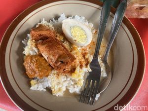 Sego Cawuk Bu Mantih: Sarapan Nasi Kuah khas Banyuwangi yang Legendaris