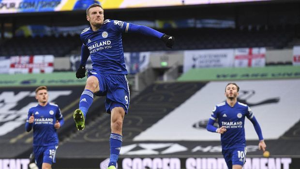 Leicester's Jamie Vardy celebrates after scoring the opening goal of the game from the penalty spot during the English Premier League soccer match between Tottenham Hotspur and Leicester City at the White Hart Lane stadium in London, Sunday, Dec., 20 2020. (Andy Rain/ Pool via AP)