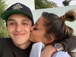 8 Bulan Pisah, Ariana Grande dan Dalton Gomez Akhirnya Ajukan Gugatan Cerai