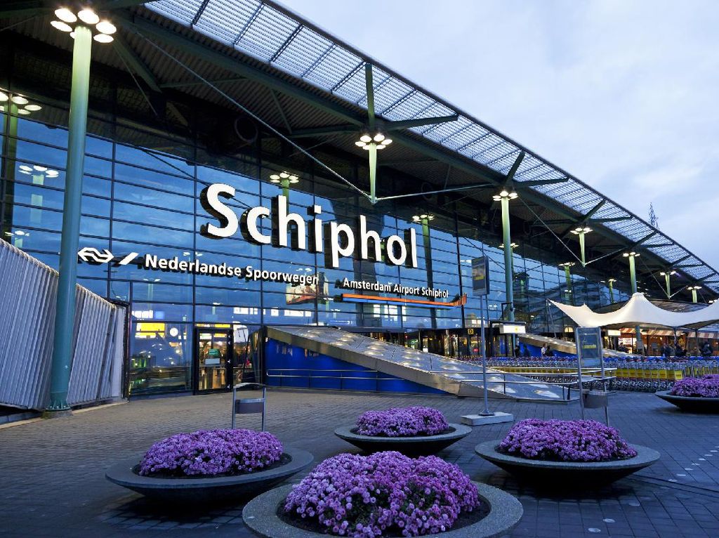 Biar Nyaman, Bandara Schiphol Batasi Penumpang Saat Libur Musim Panas