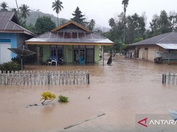 Banjir di Gorontalo Utara, Ratusan Rumah-Beberapa Ton Beras Terendam