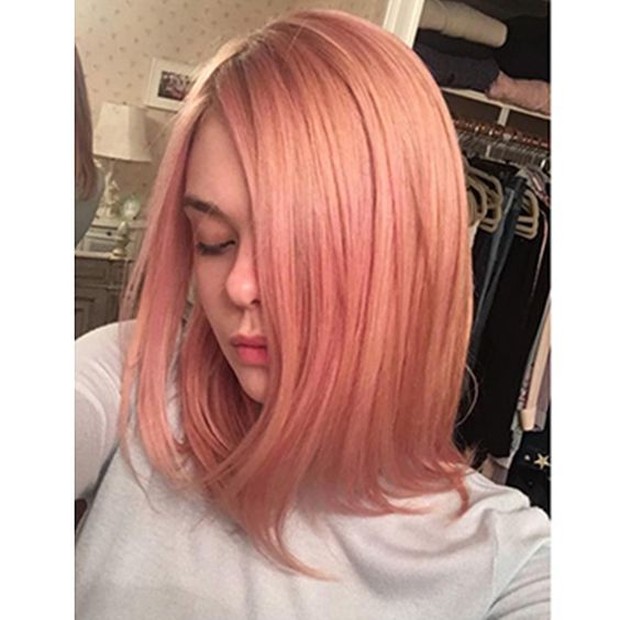 Aktris Elle Fanning yang mengganti tampilan rambutnya secara keseluruhan.