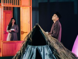 Lentera di Tepian: Sajian Akhir Tahun soal Cinta Tak Sampai