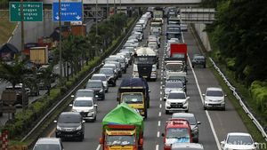 H-5 Natal, Kendaraan Mengular Panjang di Tol JORR Menuju Cikampek