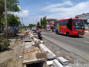 Jalan dari YIA Menuju Candi Borobudur Dilebarkan Jalan dari YIA Menuju Candi Borobudur Dilebarkan