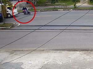 Video Detik-detik 2 Pelajar Ditabrak Truk di Jambi