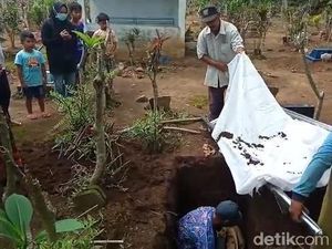 Jasad Mbah Soewardi Masih Utuh Meski Terkubur 30 Tahun, Ini Kata Ulama Jasad Mbah Soewardi Masih Utuh Meski Terkubur 30 Tahun, Ini Kata Ulama