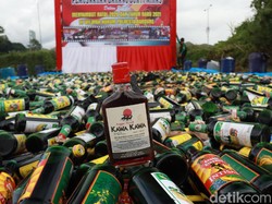 Buntut Insiden Pembunuhan, Ribuan Miras di Bandung Dimusnahkan