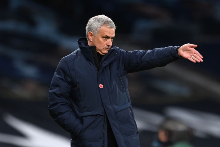 Jose Mourinho LONDON, ENGLAND - DECEMBER 20: Jose Mourinho, Manager of Tottenham Hotspur gives their team instructions during the Premier League match between Tottenham Hotspur and Leicester City at Tottenham Hotspur Stadium on December 20, 2020 in London, England. The match will be played without fans, behind closed doors as a Covid-19 precaution. (Photo by Andy Rain - Pool/Getty Images)