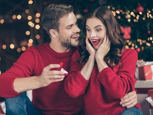 3 Rekomendasi Kado Natal Perhiasan untuk Wanita, Nggak Bikin Kantong Bolong 3 Rekomendasi Kado Natal Perhiasan untuk Wanita, Nggak Bikin Kantong Bolong