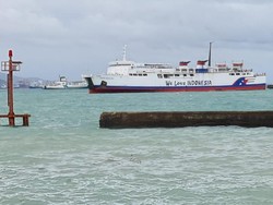 Cuaca Buruk, Kapal Feri Berpenumpang 289 Orang Kandas di Laut Merak