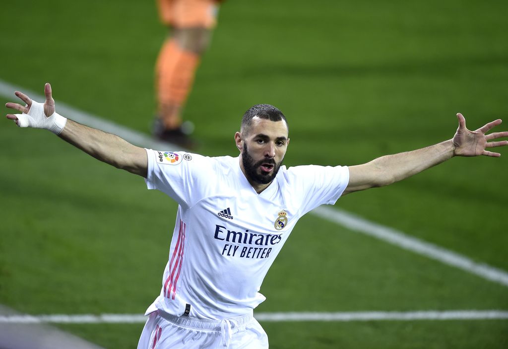 EIBAR, SPAIN - DECEMBER 20: Karim Benzema of Real Madrid celebrates after scoring their sides first goal during the La Liga Santander match between SD Eibar and Real Madrid at Estadio Municipal de Ipurua on December 20, 2020 in Eibar, Spain. Sporting stadiums around Spain remain under strict restrictions due to the Coronavirus Pandemic as Government social distancing laws prohibit fans inside venues resulting in games being played behind closed doors. (Photo by Juan Manuel Serrano Arce/Getty Images)