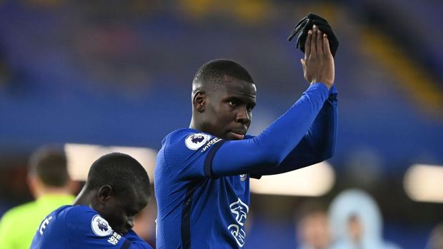 LONDON, ENGLAND - DECEMBER 05: Kurt Zouma of Chelsea shows appreciation to the fans during the Premier League match between Chelsea and Leeds United at Stamford Bridge on December 05, 2020 in London, England. A limited number of fans are welcomed back to stadiums to watch elite football across England. This was following easing of restrictions on spectators in tiers one and two areas only. (Photo by Mike Hewitt/Getty Images)