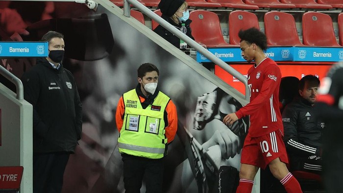 LEVERKUSEN, GERMANY - DECEMBER 19: Leroy Sane of Muenchen leaves dejected the pitch during the Bundesliga match between Bayer 04 Leverkusen and FC Bayern Muenchen at BayArena on December 19, 2020 in Leverkusen, Germany. (Photo by Lars Baron/Getty Images)