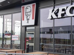 Gambar Colonel Sanders pada Logo KFC Jadi Bertubuh Langsing?