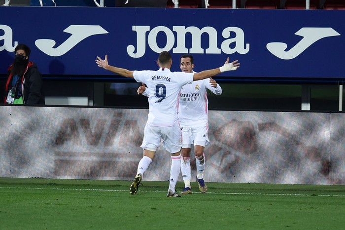 EIBAR, SPAIN - DECEMBER 20: Lucas Vazquez of Real Madrid celebrates with teammate Karim Benzema after scoring their teams third goal during the La Liga Santander match between SD Eibar and Real Madrid at Estadio Municipal de Ipurua on December 20, 2020 in Eibar, Spain. Sporting stadiums around Spain remain under strict restrictions due to the Coronavirus Pandemic as Government social distancing laws prohibit fans inside venues resulting in games being played behind closed doors. (Photo by Juan Manuel Serrano Arce/Getty Images)