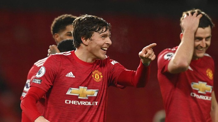 Manchester Uniteds Victor Lindelof, left, celebrates with team mates after scoring his sides fourth goal during an English Premier League soccer match between Manchester United and Leeds United at the Old Trafford stadium in Manchester, England, Sunday Dec. 20, 2020. (Michael Regan/Pool via AP)