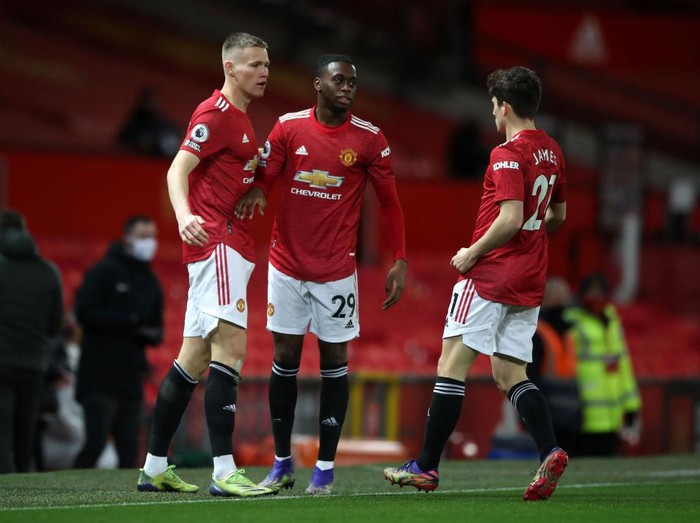 MANCHESTER, ENGLAND - DECEMBER 20: Scott McTominay of Manchester United celebrates with Aaron Wan-Bissaka and Daniel James  after scoring their teams first goal  during the Premier League match between Manchester United and Leeds United at Old Trafford on December 20, 2020 in Manchester, England. The match will be played without fans, behind closed doors as a Covid-19 precaution. (Photo by Nick Potts - Pool/Getty Images)