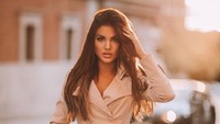 Dilansir dari Marca, terbaru Neymar digosipkan sedang mendekati model asal Spanyol bernama Melodie Penalver (Instagram/melodiepe)
