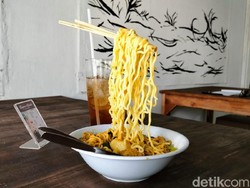 Bukan Sulap! Mie Sumpit di Majalengka Ini Bisa Terbang