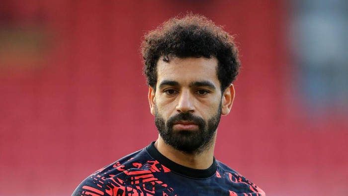 LONDON, ENGLAND - DECEMBER 19:  Mohamed Salah of Liverpool looks on during the warm up prior to the Premier League match between Crystal Palace and Liverpool at Selhurst Park on December 19, 2020 in London, England. The match will be played without fans, behind closed doors as a Covid-19 precaution. (Photo by Adam Davy - Pool/Getty Images)
